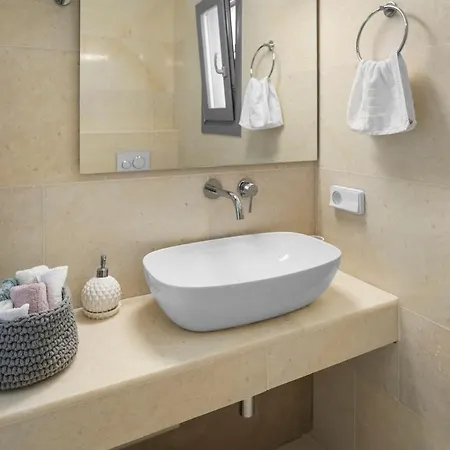 Zaneta With Swimming Pool Villa