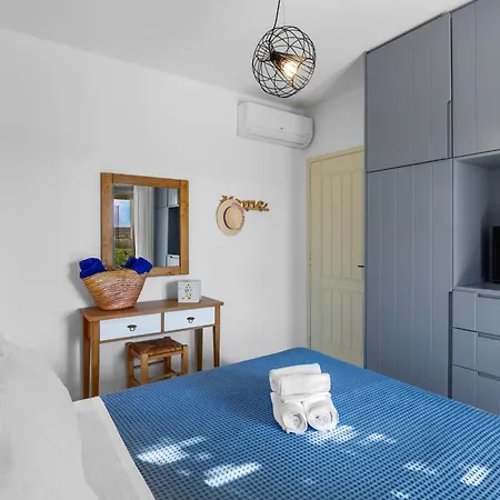 Zaneta With Swimming Pool Dhragoulas