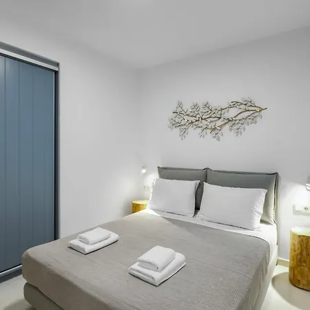 Zaneta With Swimming Pool