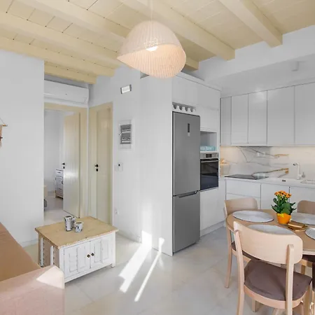 Zaneta With Swimming Pool Villa *