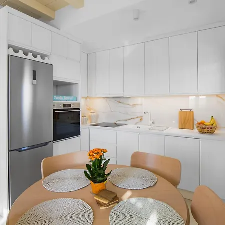 Zaneta With Swimming Pool Villa