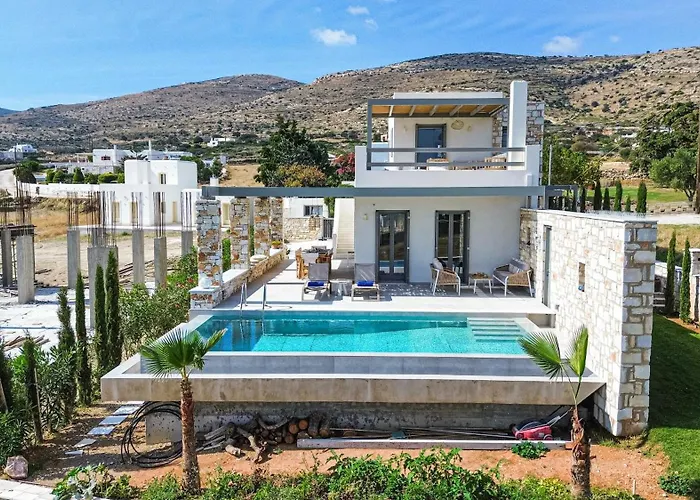 Zaneta With Swimming Pool Villa *