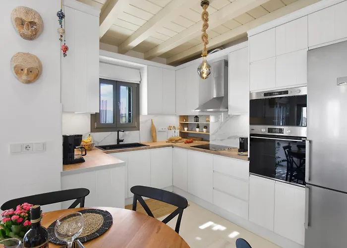 Zaneta With Swimming Pool