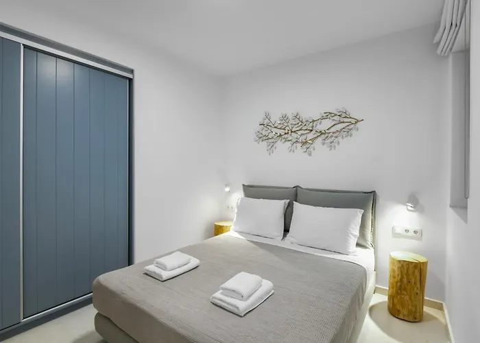 Zaneta With Swimming Pool