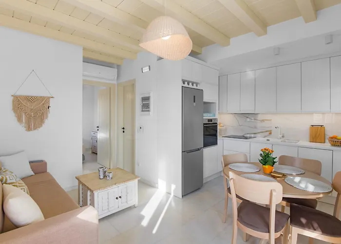 Zaneta With Swimming Pool Villa *