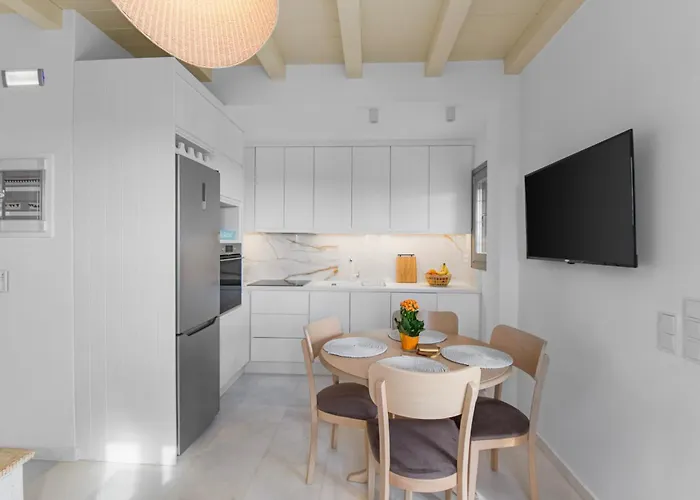 Zaneta With Swimming Pool