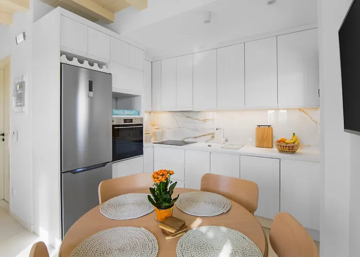 Zaneta With Swimming Pool Villa