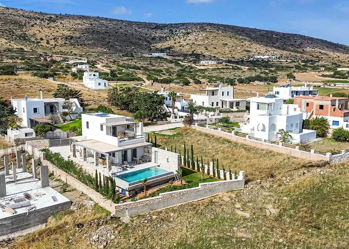 Zaneta With Swimming Pool Villa *